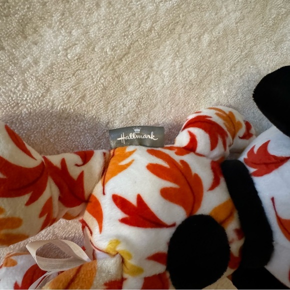 Snoopy dressed for Fall - Picture 3 of 8